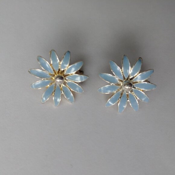 Vintage adorable pale light blue flower clip-on earrings - Picture 4 of 7
